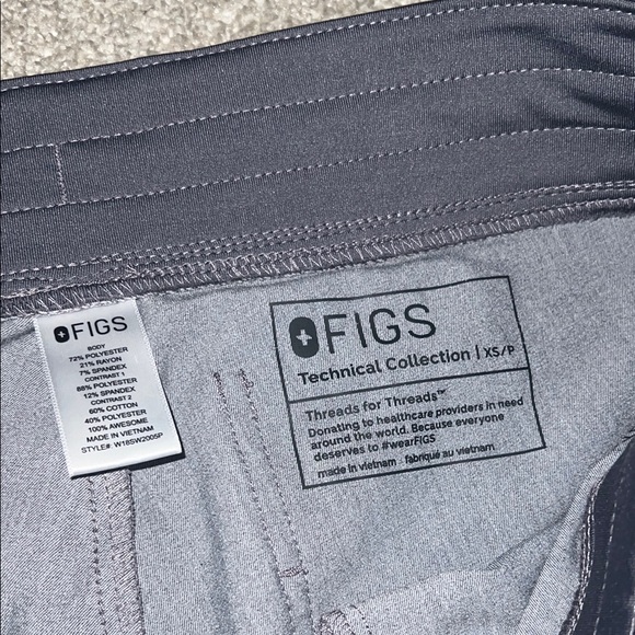 FIGS Graphite Scrub Set - Picture 6 of 6